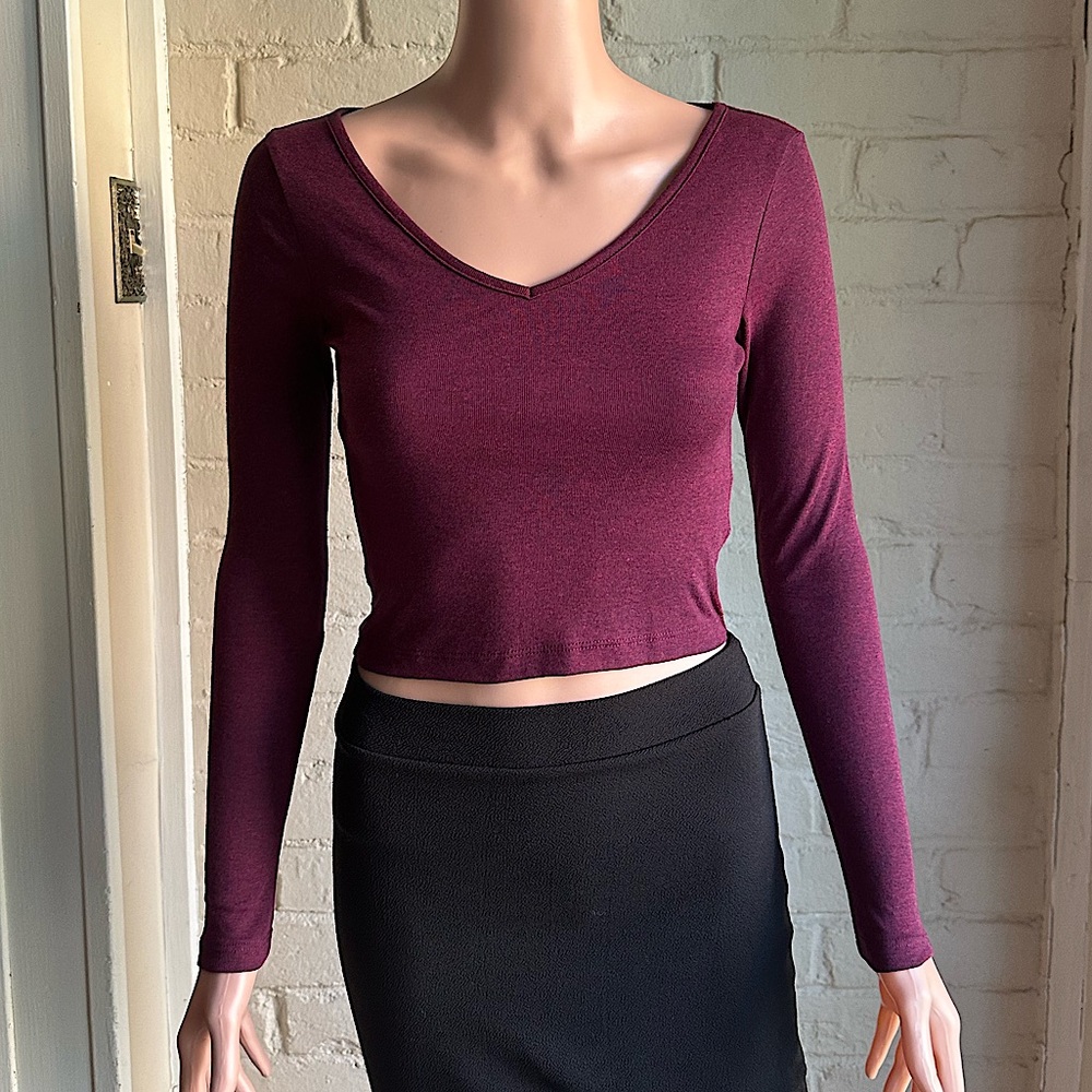 H & M Divided size XS burgundy purple long sleeve basic tee crop
